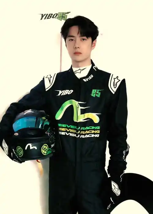 27岁男星王一博赛车直接冲出赛道,幸好人没事!祝一路平安