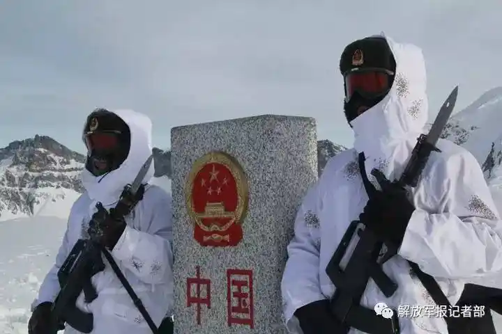武警雪中站岗"不人性"?他们不过是替你负重前行!