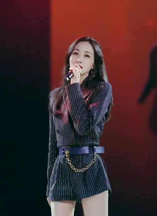 原创韩雪太有气质身穿帅气西服也难掩优雅感网友真不愧是女神