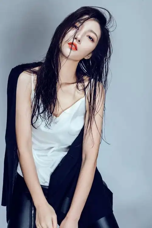 杨小曼个人资料(云菲菲现任老公是谁)