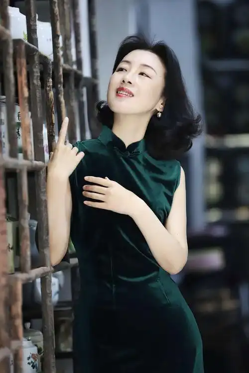 做一个浪漫有韵味的旗袍女子