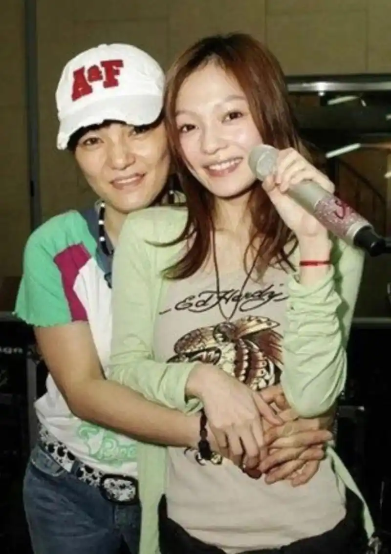 著名歌手张韶涵:与父母有太多恩怨,心伤深重难愈合