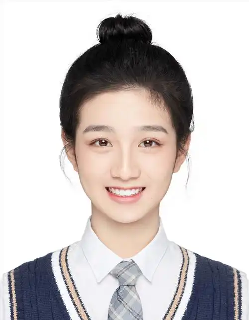 这姑娘证件照相当的清秀,这气质倒是不太像是土生土长的北方妹子.