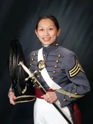 美国陆军中三名华裔女兵究竟有何能耐?(1)