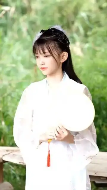 童模宋小睿穿古装拍戏,没想到如此清纯,以后走秀就这样穿吧