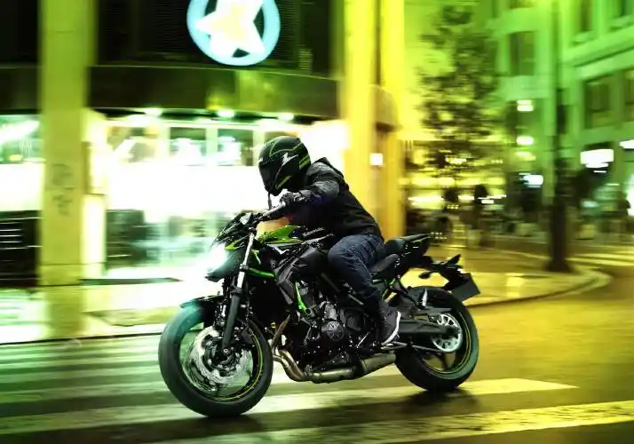 新图案:kawasaki 2022 z650 运动街车_新车新品_资讯中心_全球摩托车