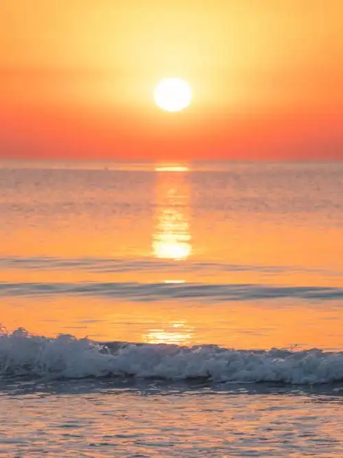 分享青岛的日出日落红瓦蓝天