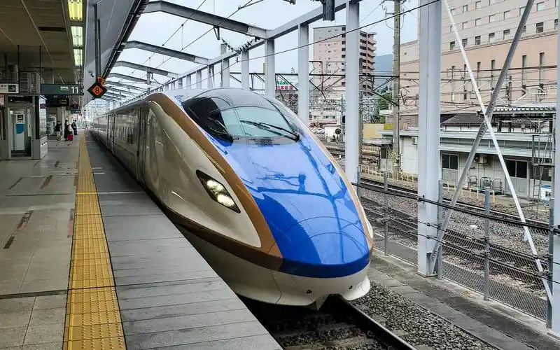 北陆新干线e7系はくたか号,长野ー金沢,车窗风景,指定席左窗_哔哩哔哩