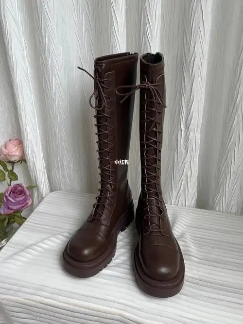 棕色长筒马丁靴也太适合搭配秋冬啦