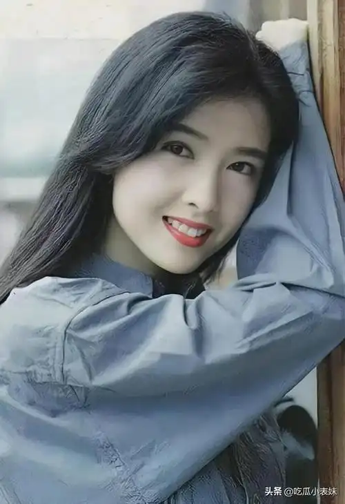 周慧敏照片可以定格美丽却留不时光