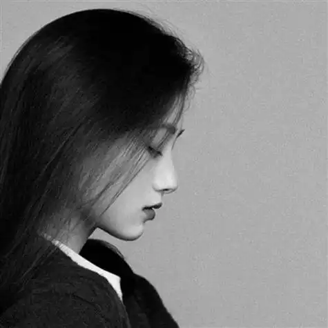 黑白美女头像伤感伤感中带着一点成熟