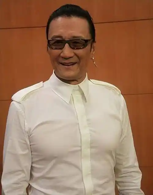 谢贤:年轻时到底有多厉害,李小龙跟他合照都要靠边站