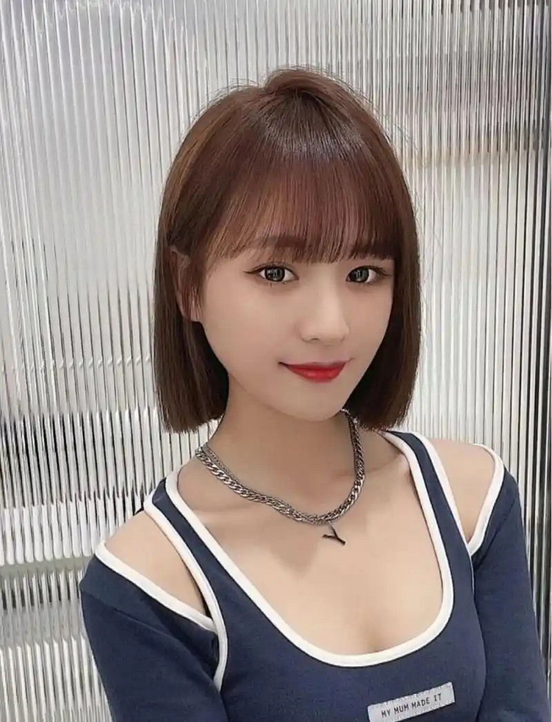 沙发自来卷也可的一刀切短发不打理也好看显瘦刘海,细软发质适合发型