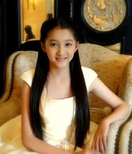 同是"国民闺女",有人形单影只,有人已儿女双全,差距一目了然