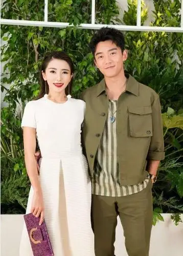 与angelababy传绯闻,与程晓玥相恋3年,郑恺为何最后娶了苗苗?