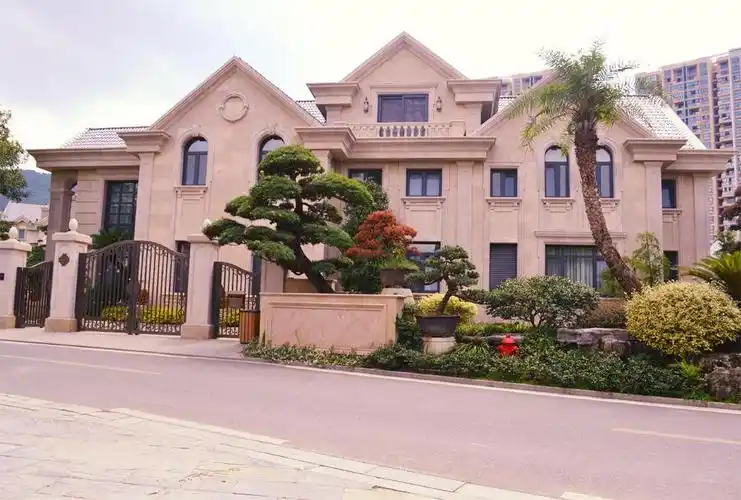 2013年,富二代在别墅弑杀养父后,竟得知小姨是母亲,养父是亲爹