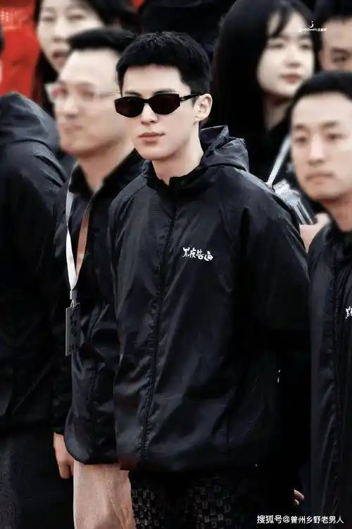 王鹤棣:从霸总到菜鸟警察,新剧《黑夜告白》展现演技多面性