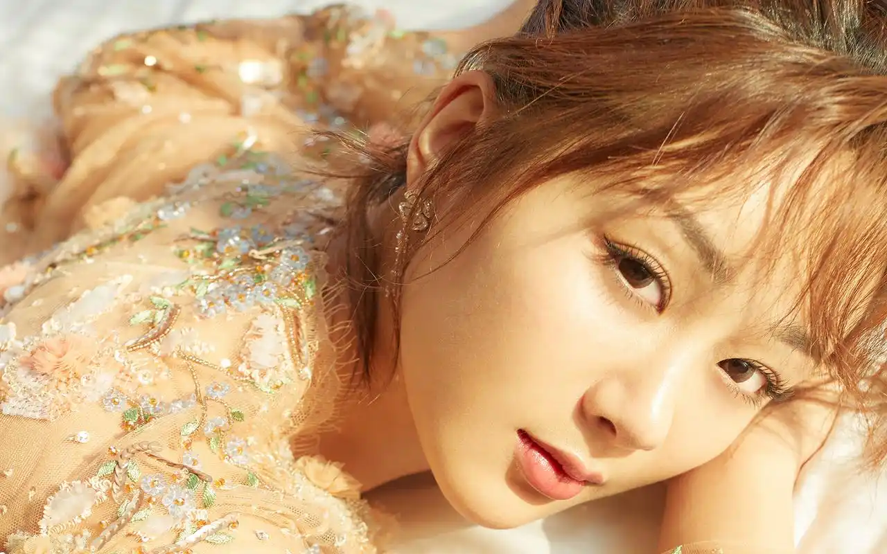 杨紫性感优雅写真桌面壁纸-大陆明星-手机壁纸下载-美桌网