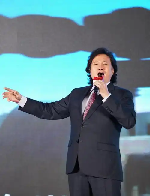 红船启航未来发布会举办歌唱家戴玉强首唱主题曲金色的梦想