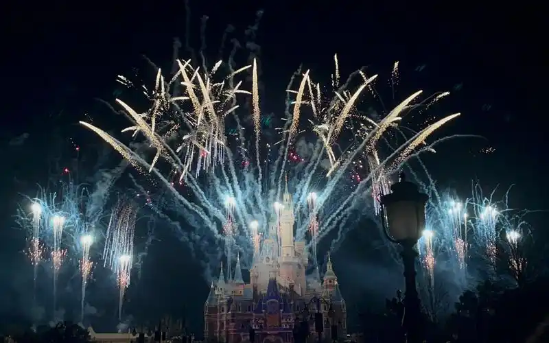 上海迪士尼烟花真的很梦幻!很美!太漂亮!(3月2日去的迪士尼)