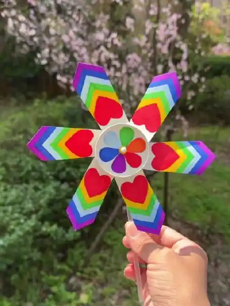 用一次性纸杯制作彩虹风车