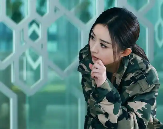 赵丽颖穿军装美了!只有她穿出了真正军人的样子