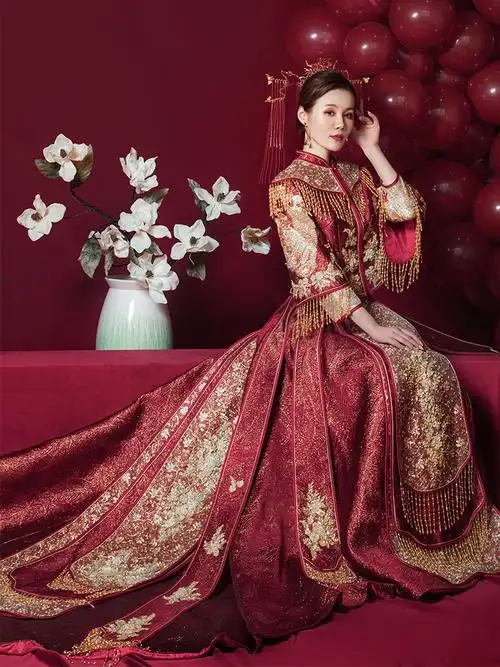 秀禾服新娘2020新款凤冠霞帔结婚古装婚纱中式拖尾秀禾中国风嫁衣