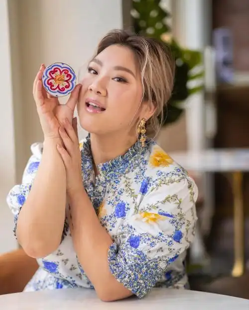 郑欣宜回应35岁继承沈殿霞遗产没有打算动用做好本分问心无愧