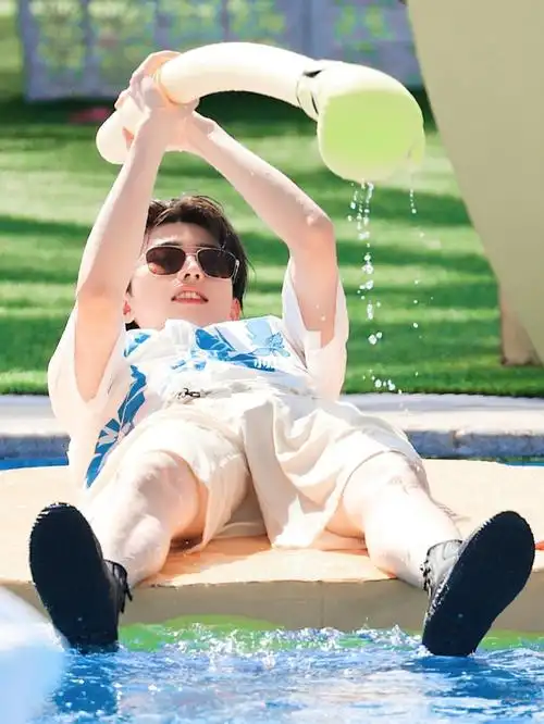 蔡徐坤奔跑吧三亚爱坤夏天