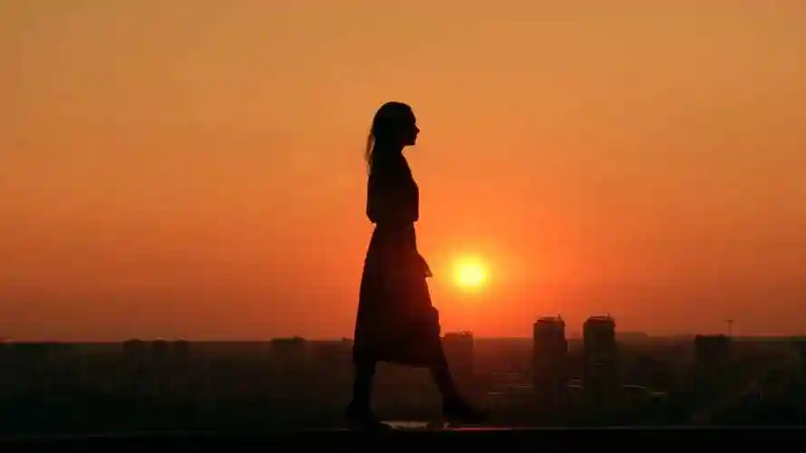 美女行走,自信女人视频素材,延时摄影视频素材下载,高清3840x2160视频