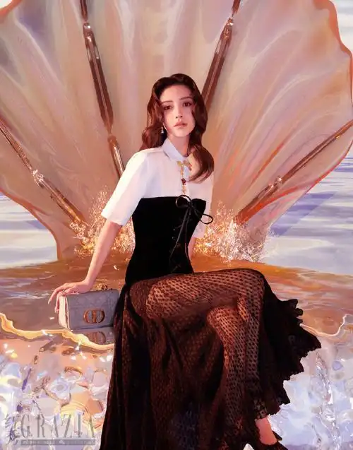 简介:angelababy刺绣薄纱性感封面大片写真图片,分享一组angelababy