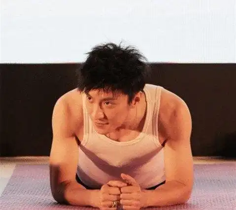 【图】电视剧小时代乔任梁肌肉照片曝光 裸身露肉拍宣传照