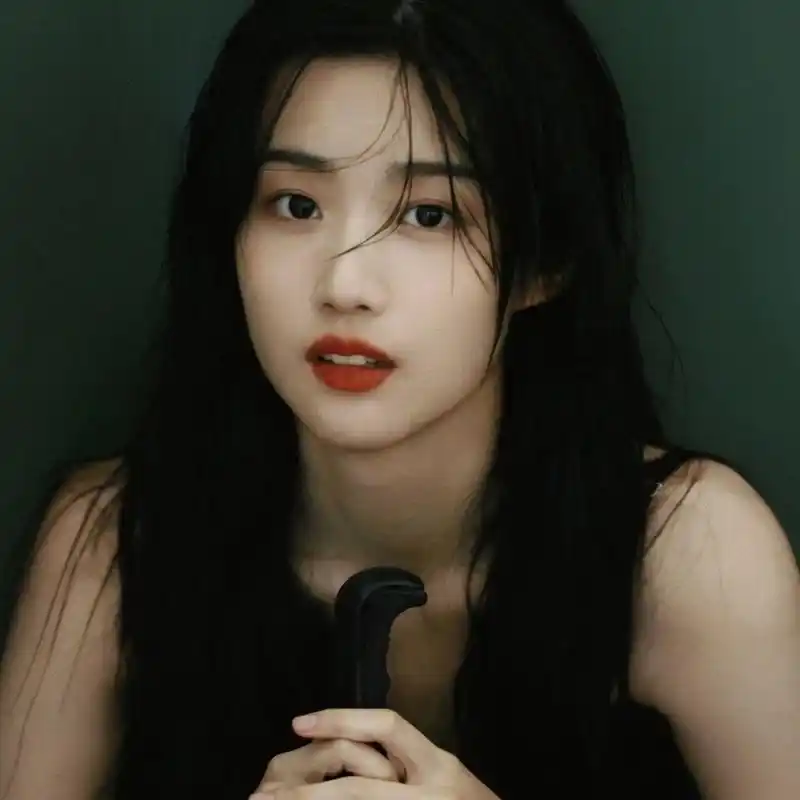 卢昱晓 [心][心][心]#头像# #美女#