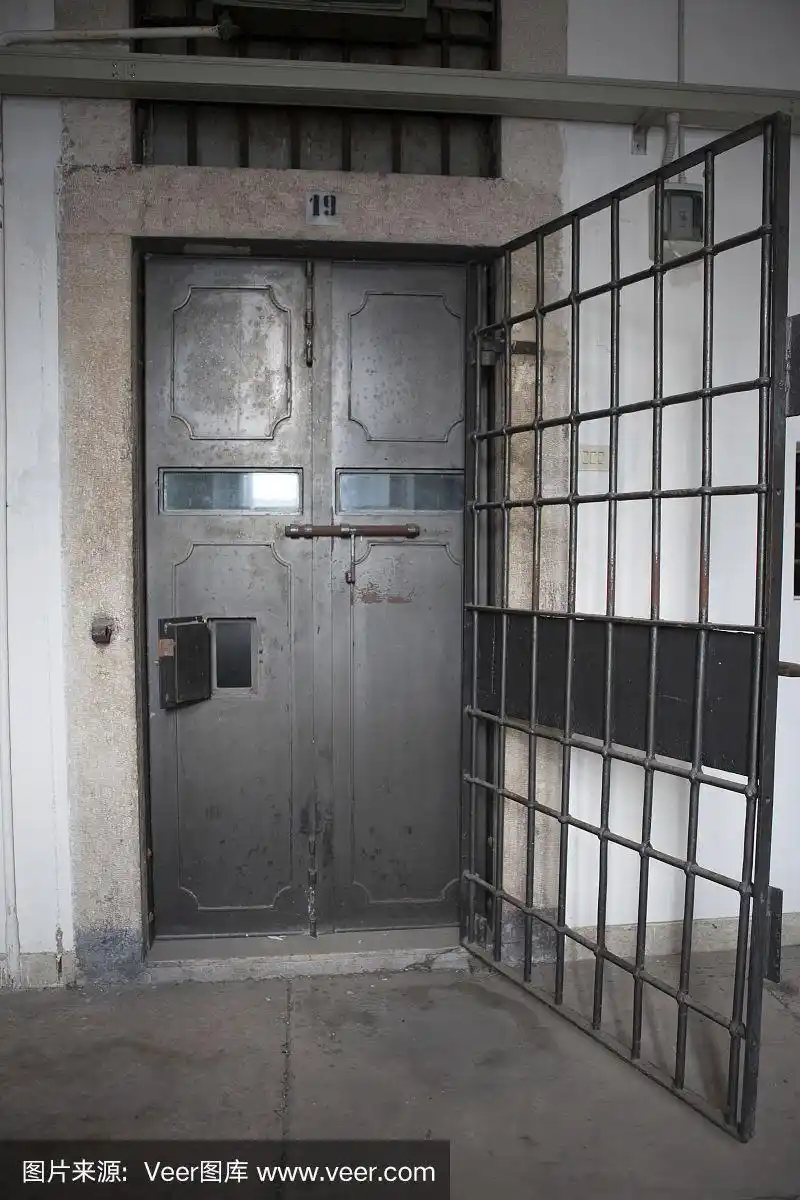 监狱-铁门