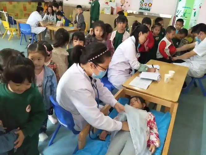 花溪幼儿园"六一"体检精彩剪影