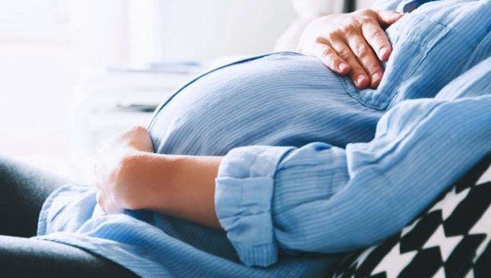 孕晚期时,这2种坐姿会影响胎儿入盆,孕妈尽早纠正为好!