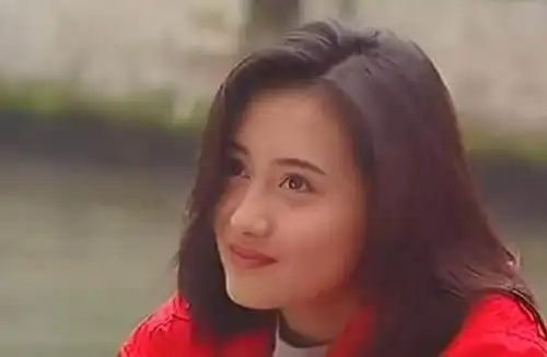 我有《一帘幽梦》,梦里有你相共,你的眼神你的笑,尽在回忆中,青梅竹马