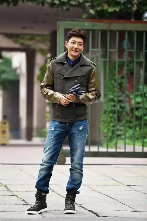 郭京飞秋日写真