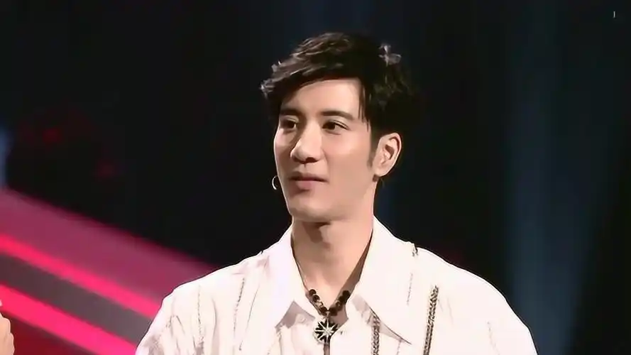 那英送王力宏袜子,李荣浩出主意可以缝成内裤,浩哥太秀了!