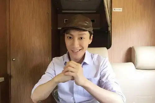 今天下午,有网友曝光一张乔任梁追悼会现场的照片,灵堂正在用粉红色