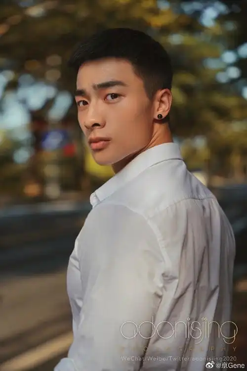 20209699:@彭果原帖9799京gene#帅哥##颜值##小鲜肉##腹肌