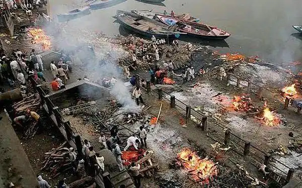 神秘的印度食尸族,与腐尸同眠,以头骨为杯,用骨灰敷脸