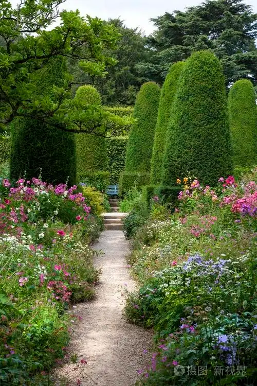 漂亮的村舍花园