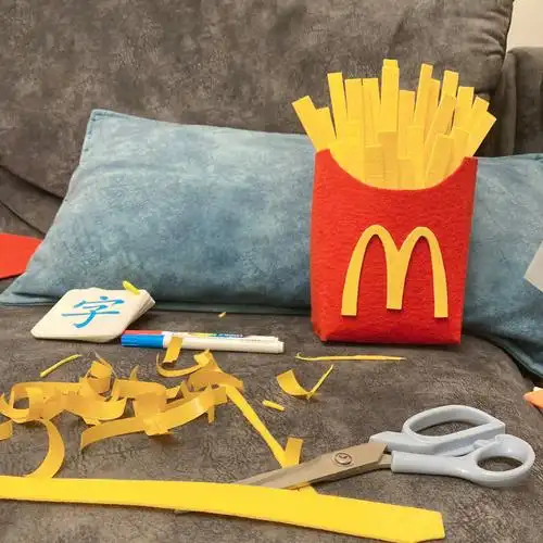 买了不织布买了一袋薯条哈哈哈比照着其他手工人的尺寸分享先做了一个