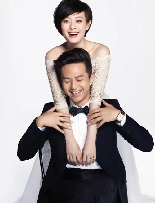 邓超,孙俪将于上海丽思卡尔顿酒店举行婚礼,并发布婚纱照与媒体和影迷