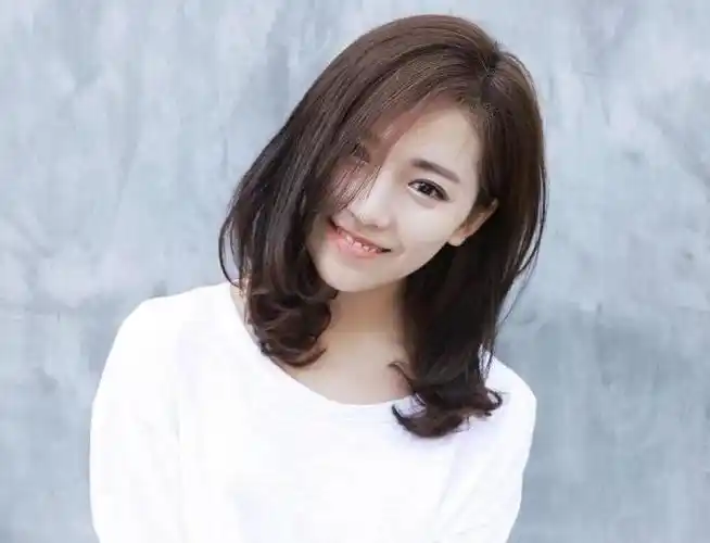 四十岁女人最洋气短发,头发别留太长,这5款显气质,适合春天