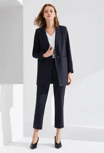 女式西服图片女式西服款式图片欣赏女式西服搭配图片