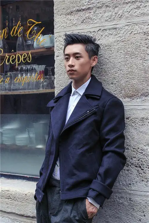 魏晨领跑时尚圈 受邀拍摄多组杂志大片