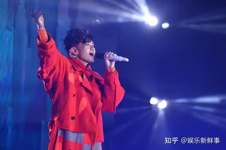 继《we tour世界巡回演唱会》之后古巨基再度在演唱会舞台上与观众