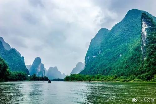 自治区桂林市,以流域孕育的独特绝世而又秀甲天下的自然景观桂林山水